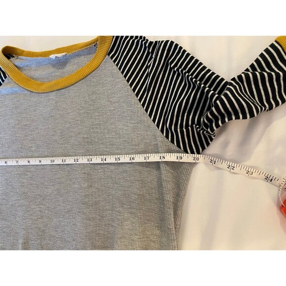 Womens Top Pullover Henley Shirt Gray w/ Gold & Navy Sleeves Size Large - Picture 6 of 7